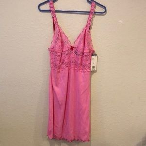 Very pretty Hillard & Hanson gown. Size Large.